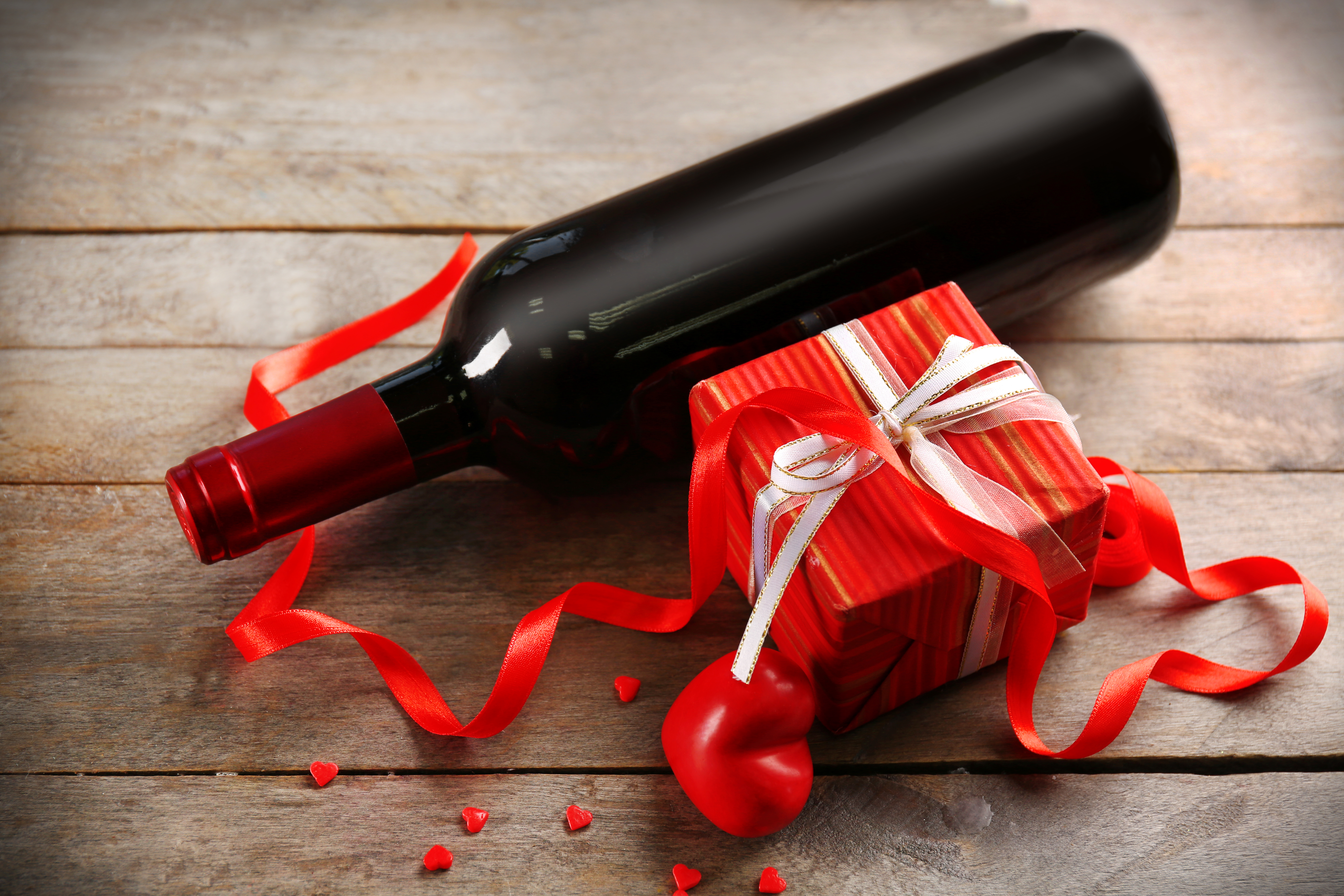 Wino na prezent – jak wybrać butelkę, która naprawdę się spodoba