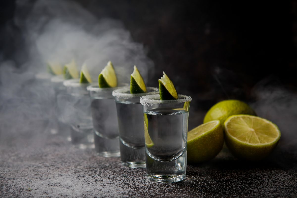 Tequila – rodzaje, smaki i jak wybrać dobrą tequilę do drinków i na prezent