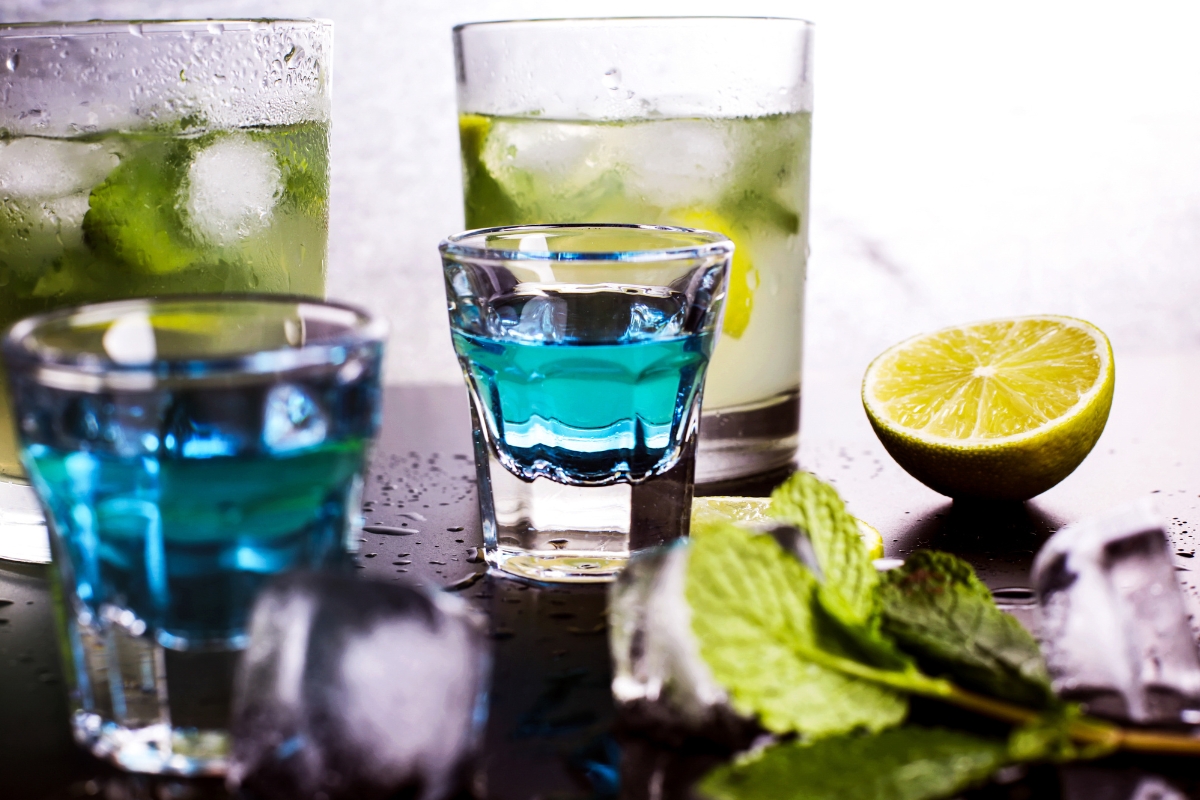 Alkohol bezalkoholowy: rosnący trend i co wybrać?